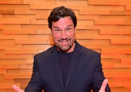 Em aparição após harmonização, Ricardo Macchi prestigia pré-estreia do filme <i>Verity</i> em São Paulo