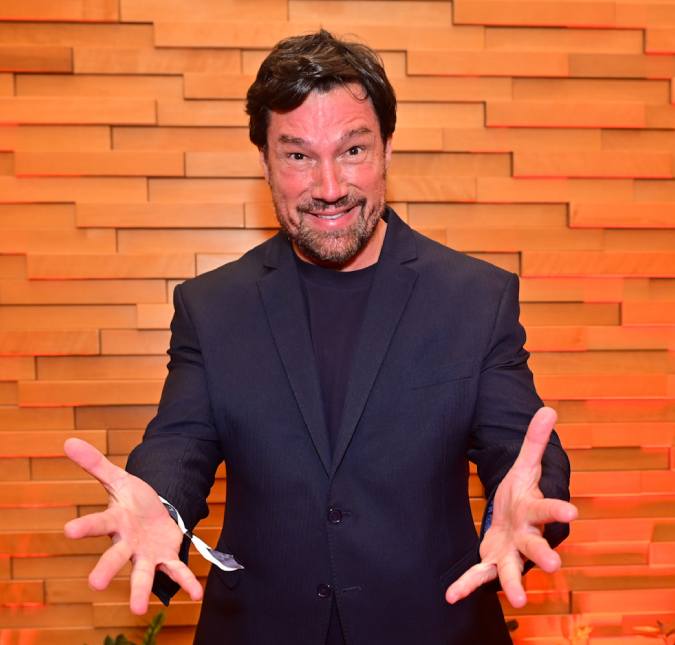 Em aparição após harmonização, Ricardo Macchi prestigia pré-estreia do filme <i>Verity</i> em São Paulo