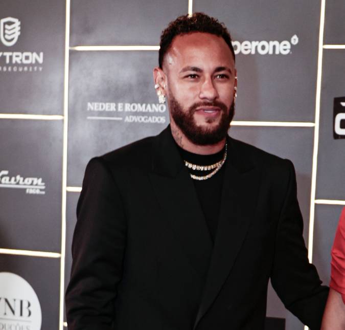 Neymar Jr. passa por perrengue após pneu do seu carro furar: <i>- Houve um imprevisto</i>