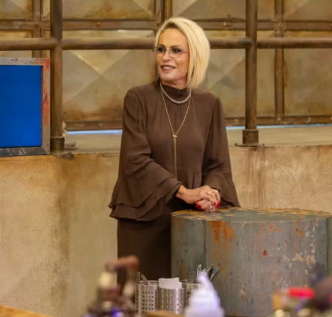 Chef de Alto Nível estreia com novo visual de Ana Maria Braga e bronca da apresentadora: - <i>Pedindo um serrote</i>