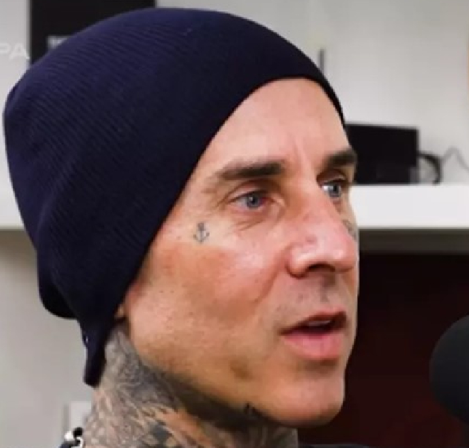 Travis Barker revela mensagem que tirou Kourtney Kardashian da zona de amizade