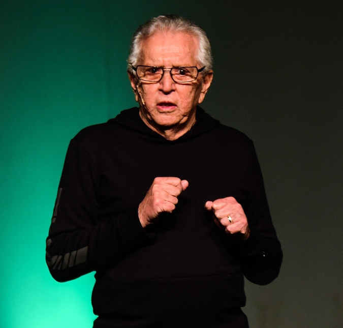 Carlos Alberto de Nóbrega é internado após cansaço e indisposição e investiga possível infecção viral