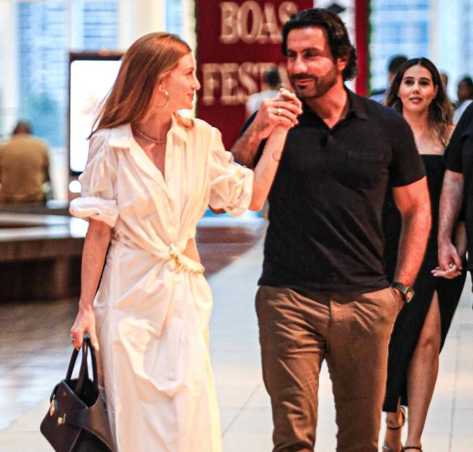 Crise familiar teria levado Marina Ruy Barbosa a dar um tempo no noivado, diz colunista
