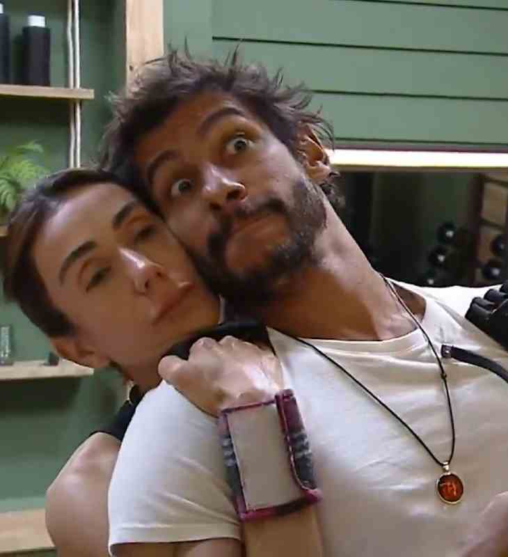 Michelle Barros e Shia Phoenix — A Fazenda 17
