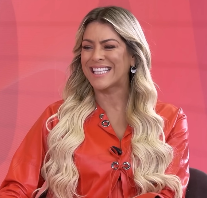Ela arrasa! Confira curiosidades da vida de Renata Fan, a apresentadora do <I>Jogo Aberto</i>