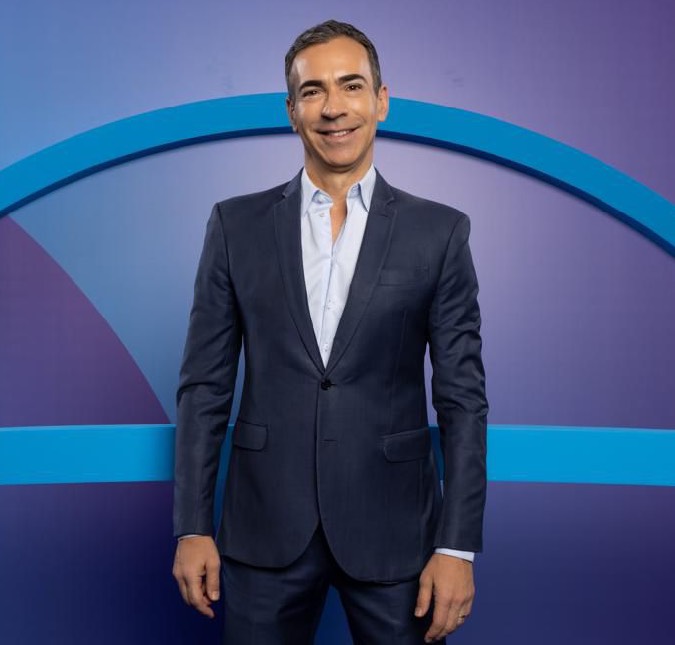 César Tralli se emociona ao mostrar presente que ganhou da filha, Manuella