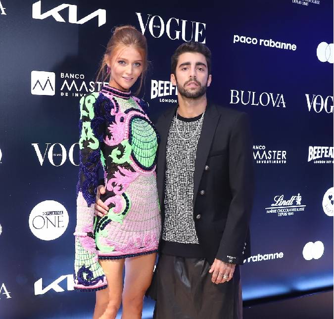 Pedro Scooby paga carona com Cintia Dicker após divórcio e modelo brinca: <i>Muita folga</i>