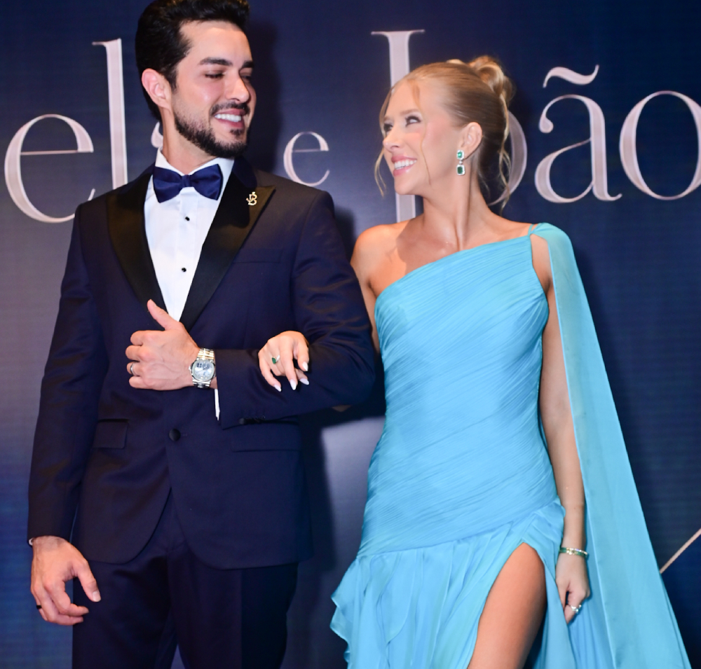 Cela Lopes celebra 25 anos com festão, usa <i>looks</i> avaliados em mais de 450 mil reais e recebe uma porção de famosos